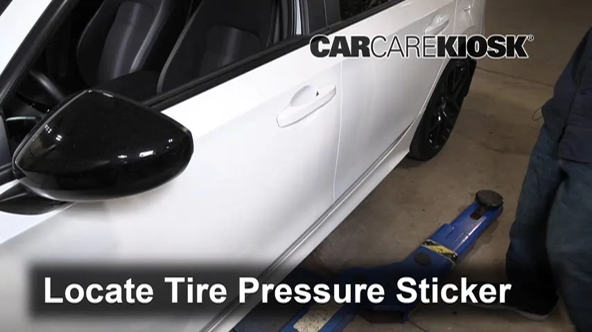 2022 Honda Civic Sport 2.0L 4 Cyl. Pneus et roues Vérifier la pression des pneus